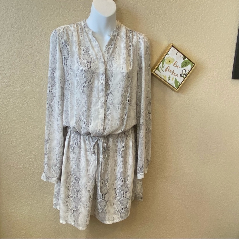 Hilary Radley long sleeve shorts romper white and grey snake skin‎ print small